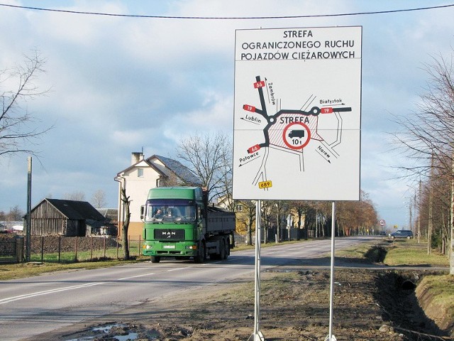Tablice informacyjne stanęły przy wjazdach do Bielska, a znaki zakazów przy ulicach, na których zaczyna się strefa ograniczonego ruchu