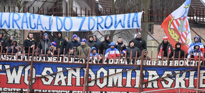 Derbowy mecz w trzeciej lidze pomiędzy Koroną II Kielce i...