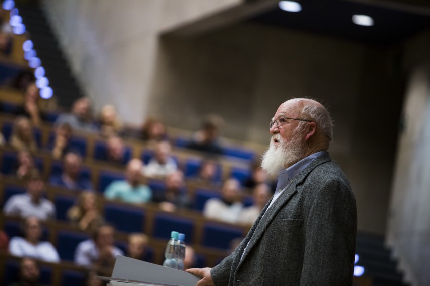 "Belzebub" nie taki straszny? Wykład Daniela Dennetta bez ekscesów