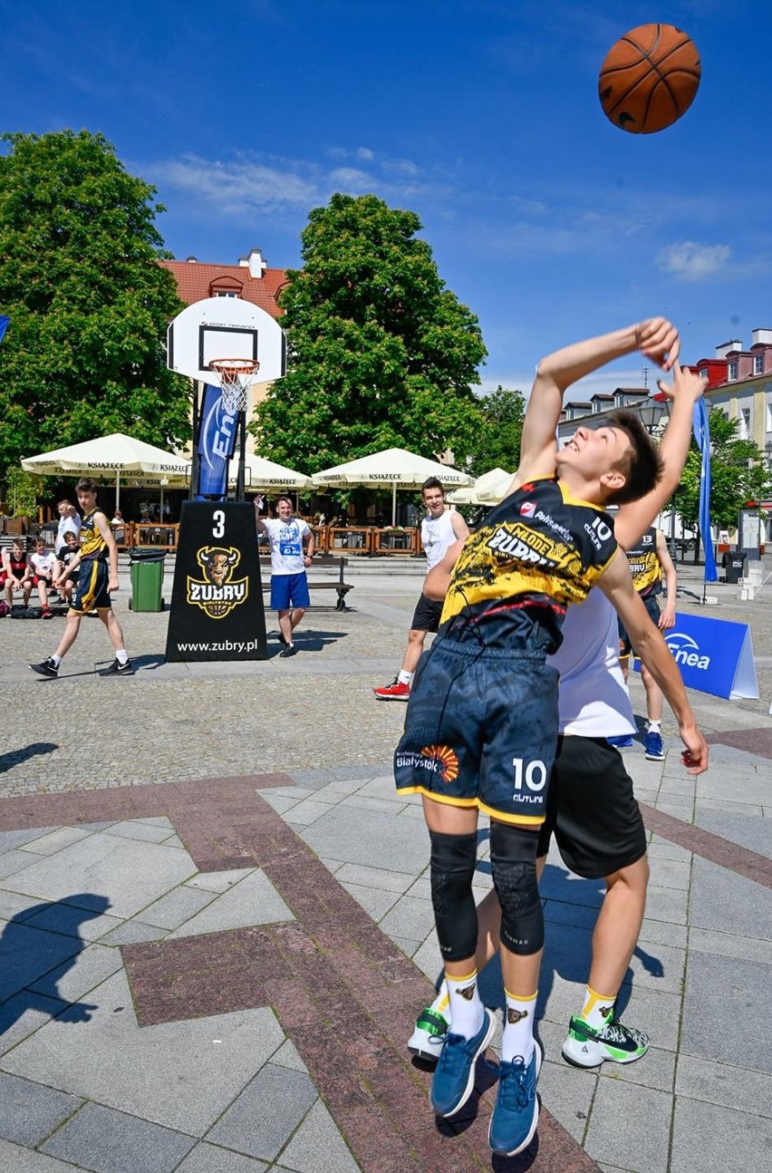 ENEA Streetball 2021 w Białymstoku. Na Rynku Kościuszki...