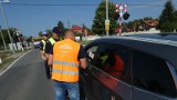 "Bezpieczny piątek". Akcja SOK przy przejazdach drogowo - kolejowych w Bydgoszczy 