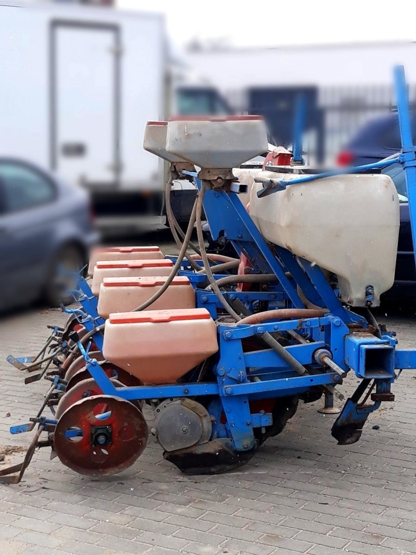 Podlascy rolnicy stracili traktory i sprzęt za 240 tysięcy złotych. Policjanci zatrzymali podejrzanych o kradzieże [ZDJĘCIA]