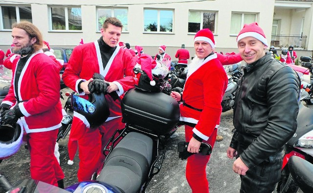Tak było rok temu. Motocykliści przebrani za św. Mikołajów odwiedziłi z prezentami domy dziecka w Białymstoku i w Supraślu. W tym roku spotkają się oni z dziećmi w Majątku Howieny