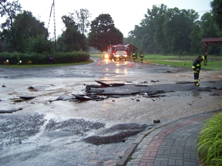 Zerwany asfalt w Pilszczu.