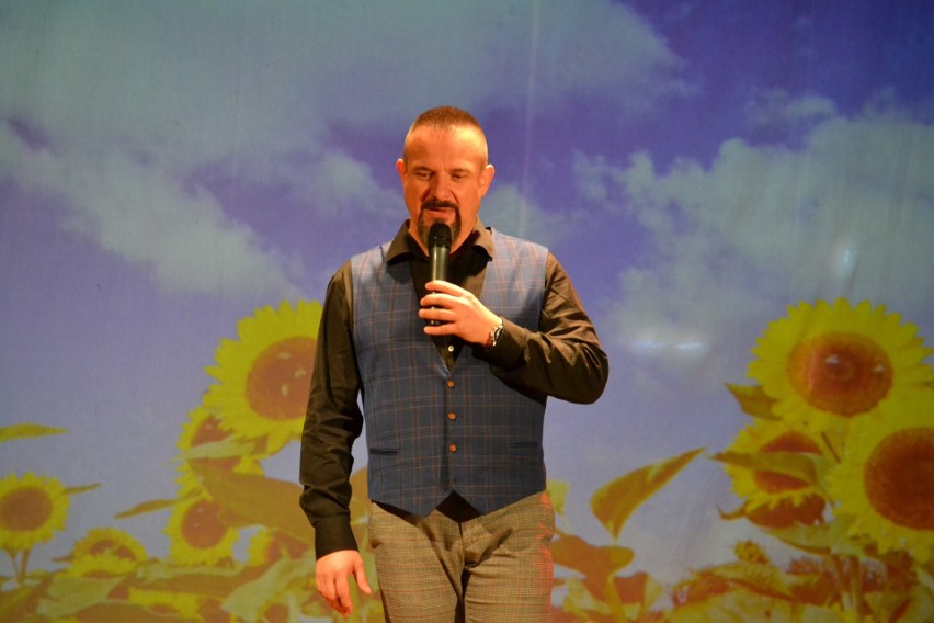 Ukraińska artystka Dediu wystąpiła w koncercie „Leczyć tęsknotę – pomoc Ukrainie” w Małogoszczu. Zobacz zdjęcia