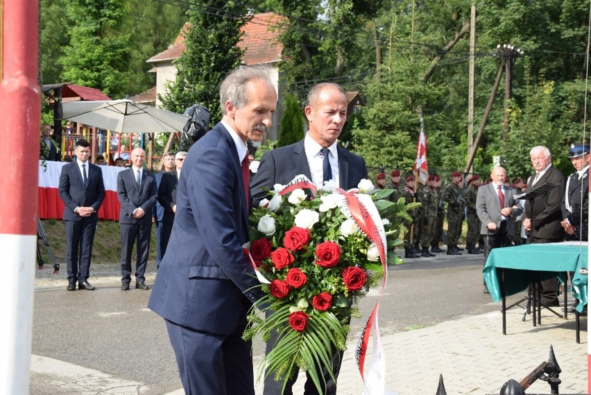 Pamięć o pacyfikacji wioski. W 75. rocznicę zamieszczono tablicę z nazwiskami mieszkańców [ZDJĘCIA]