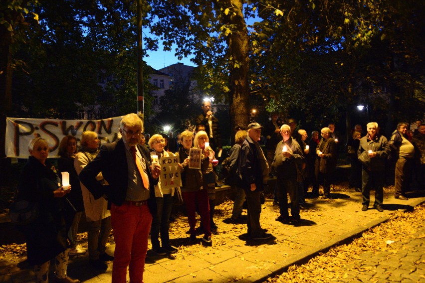 Suweren mówi NIE - protest przed sądem w Opolu