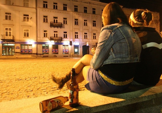 W ciągu ostatnich trzech dni na oddział trafiły w sumie trzy dziewczynki bardzo ciężko zatrute alkoholem. Jedna z nich trafiła na intensywną terapię.