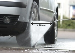 Firma Continental, producent opon samochodowych zaleca mycie kół myjkami wysokociśnieniowymi z odległości co najmniej 20 cm.