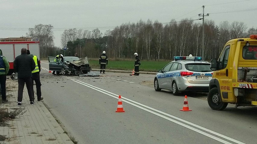 Wypadek na trasie Choroszcz - Zaczerlany. Dwa auta zderzyły się czołowo na szosie Kruszewskiej [ZDJĘCIA]