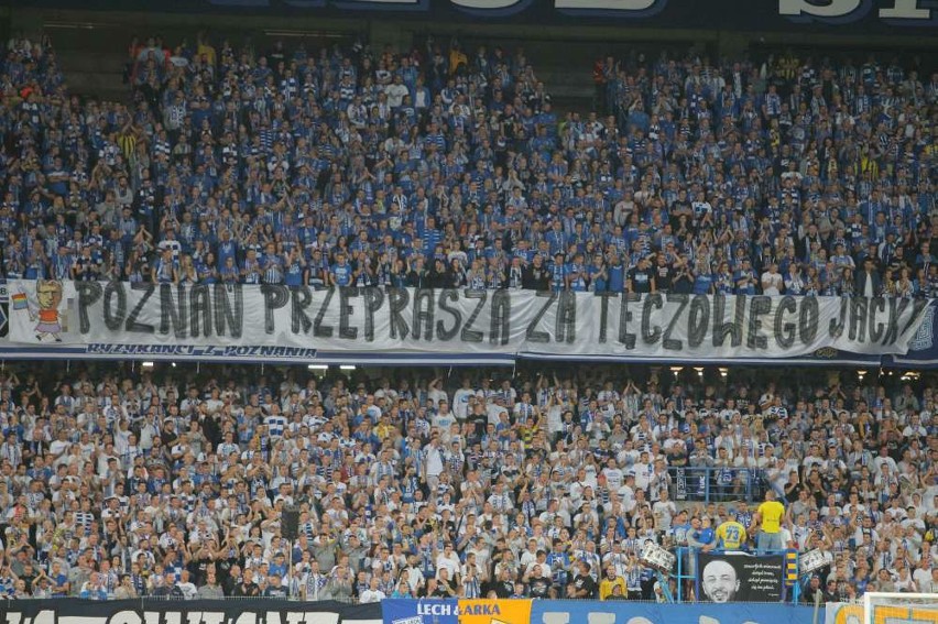 Transparent na stadionie: „Poznań przeprasza za tęczowego...