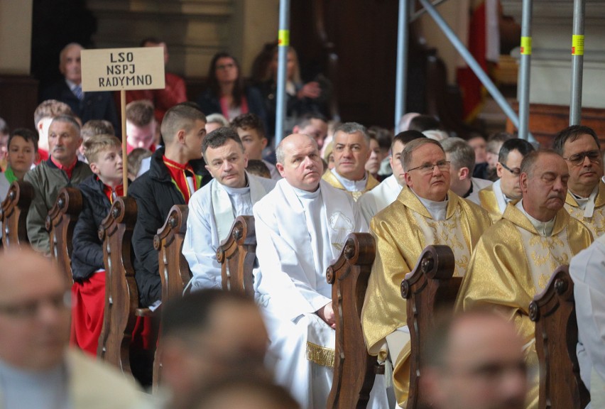 Wielki Czwartek w Przemyślu. Msza Krzyżma w katedrze z udziałem biskupów i prezbiterów [ZDJĘCIA, AUDIO]