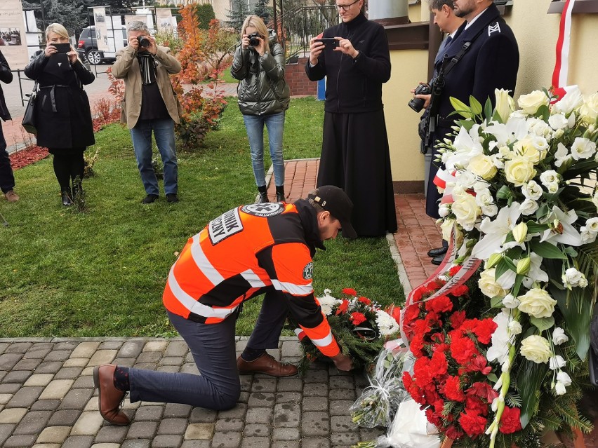 Czerwony Bór. Na terenie Zakładu Karnego upamiętniono internowanych działaczy opozycji antykomunistycznej [ZDJĘCIA]