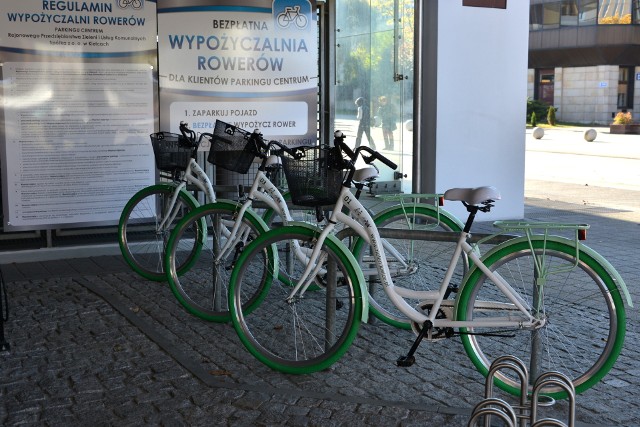 W Kielcach jest do wypożyczenia 6 rowerów, można z nich korzystać za darmo pod warunkiem, że zostawi się samochód na parkingu piętrowym „Centrum”.