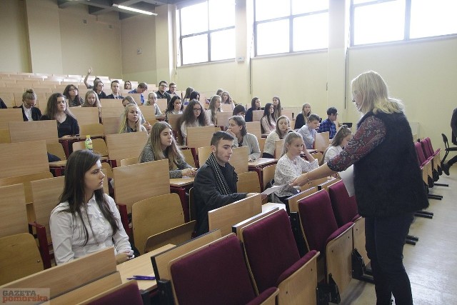 Dyktando Włocławskie było jednym z akcentów zakończonej ósmej już edycji Festiwalu Nauki, Kultury i Przedsiębiorczości we Włocławku.Do pisania zasiedli uczniowie szkół ponadgimnazjalnych oraz drugich i trzecich gimnazjów. W czasie festiwalu, poza dyktandem, włocławianie mieli okazję uczestniczyć w warsztatach, wykładach, ćwiczeniach laboratoryjnych i pokazach.Info z Polski - przegląd najciekawszych informacji z kraju - 23.11.2017