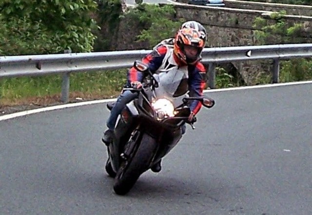 Niektórzy motocykliści znaczne przekraczają dozwoloną prędkość.