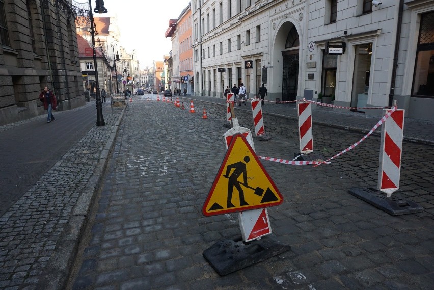 Stary Rynek: Utrudniono wejście do klubów go-go