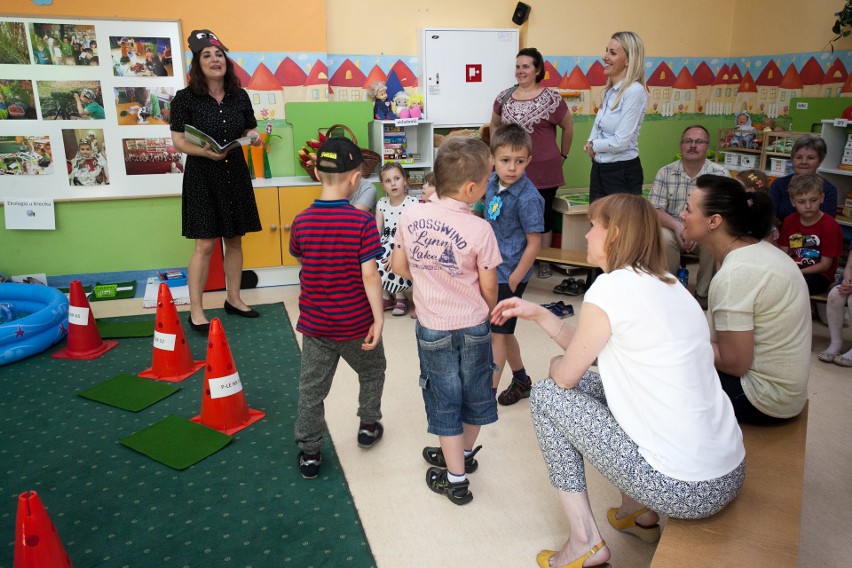 Zakres obowiązków: opieka nad dziećmi w przedszkolu zgodnie...