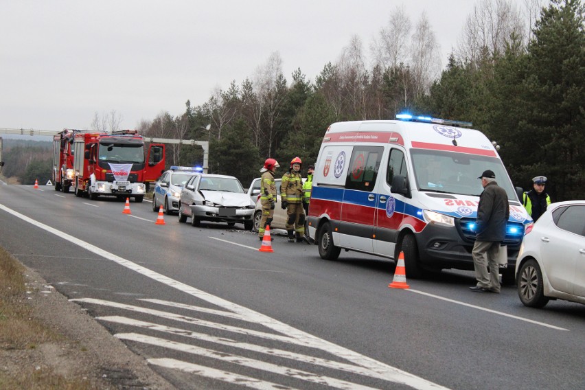 Wypadek trzech samochodów osobowych na DK 94 w Olkuszu...
