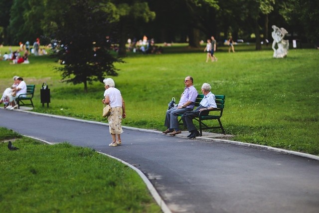 To muszą robić seniorzy, by dobrze się czuć. Tutaj znajdziesz 10 porad dotyczących zachowania zdrowia psychicznego starszych osób >>>>>