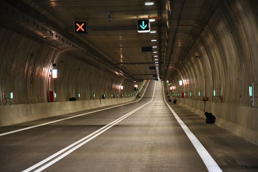 Tunel łączy wyspy Wolin i Uznam.