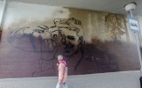 Nowy, kolorowy mural w Rzeszowie! Powstaje na przęśle Wiaduktu Śląskiego i przedstawia wnuczkę fotografa Edwarda Janusza 