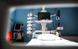 Krakowskie szpitale zwiększyły liczbę łóżek covidowych. Zajętych jest 80 proc. respiratorów