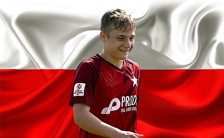 Cztery mecze na ławce rezerwowych Wisły Kraków 16-letniego Kacpra Dudy, który czeka na debiut w ekstraklasie