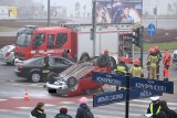 Kraków. Wypadek na rondzie Grunwaldzkim, dachowało auto [ZDJĘCIA] 