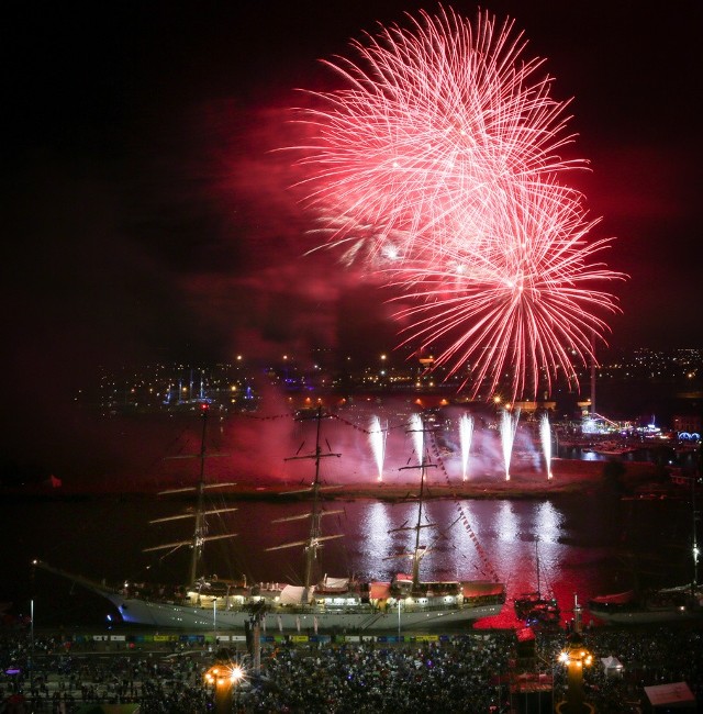 [sc]“Pyromagic” na Wałach Chrobrego[/sc]W dniach 11-12 sierpnia niebo nad Odrą rozświetlą kolorowe fajerwerki. To kolejna edycja Międzynarodowego Festiwalu Sztucznych Ogni „Pyromagic”Jak co roku, pokazy sztucznych ogni przygotują najlepsze firmy pirotechniczne z całego świata. Podczas 10., jubileuszowej edycji Pyromagic, pokazy przygotują laureaci festiwalu z lat 2013, 2014, 2015 i 2016. W tym roku do Szczecin przyjadą więc firmy z Austrii, Szwajcarii, Belgii i Luksemburga, gospodarzem będzie SUREX Firma Rodzinna Ryszard Suzdalewicz.Pyromagic, 11-12 sierpnia, Wały Chrobrego, wstęp wolny.