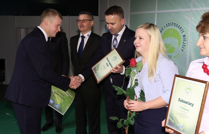 Powiat opatowski na gali finałowej akcji Rolnik Roku. Tak odbierali nagrody i się bawili 