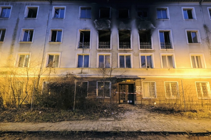 Pożar domu studenckiego w Poznaniu. Gasiło go 8 zastępów...