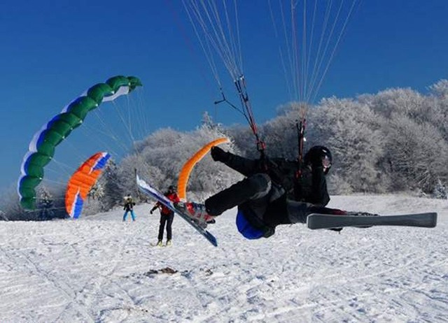 Sporty ekstremalne w Bieszczadach [cz. I]Snowgliding. Ta nietypowa odmiana narciarstwa został wynaleziona nie na stokach alpejskich lub w Skandynawii lecz właśnie w polskich Bieszczadach.
