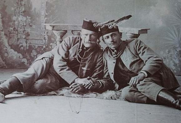 Franciszek Beck oraz nieznany bliżej Szpondrowski – pracownicy "Polminu", a jednocześnie członkowie drohobyckiego "Sokoła"