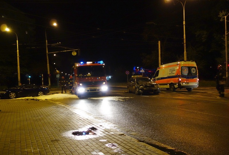 Wypadek na skrzyżowaniu ulic Borowskiej i Glinianej. Jedna osoba ranna (ZDJĘCIA)