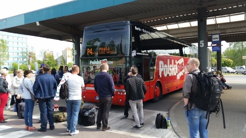 Afera na dworcu! Nie wyjechali do Pragi, bo autobus był... za mały