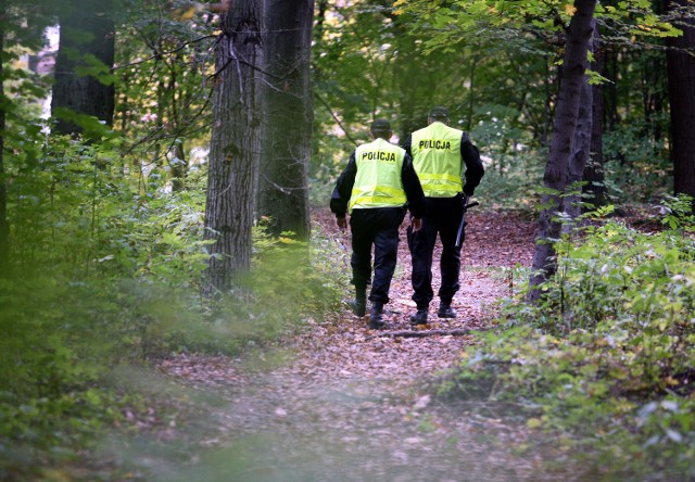 Bandyci pobili i okradli 33-latka. Zostawili go w lesie. Po dwóch dniach trafili do aresztu