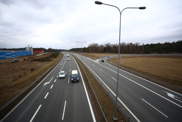 Obwodnica Słupska na węźle w Głobinie (na zdjęciu) łączy się z drogą nr 210, na węźle w Kobylnicy z DK 21.