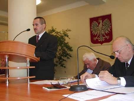 Obyśmy zdrowi byli! - życzył wszystkim Edward Surmacz, dyrektor Powiatowego Szpitala Specjalistycznego. Z prawej Jacek Antonowicz, przewodniczący RM.