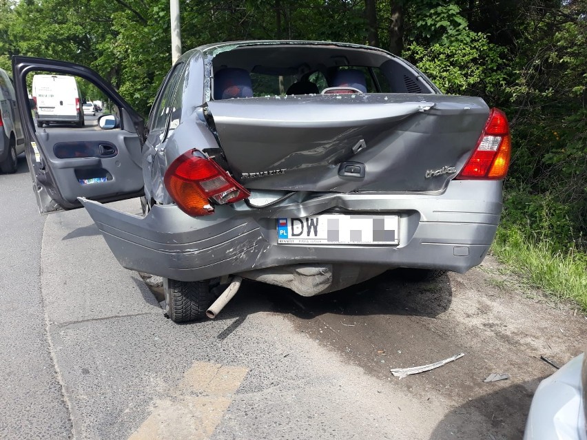 Kolejny wypadek na Strzegomskiej. W tym miejscu zmieniono pierwszeństwo (ZDJĘCIA)