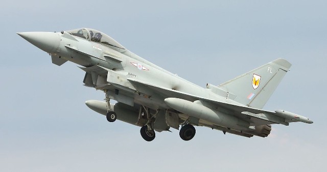 Brytyjski myśliwiec Eurofighter Typhoon. Byli brytyjscy piloci mają szkolić Chińczyków. Zdjęcie ilustracyjne