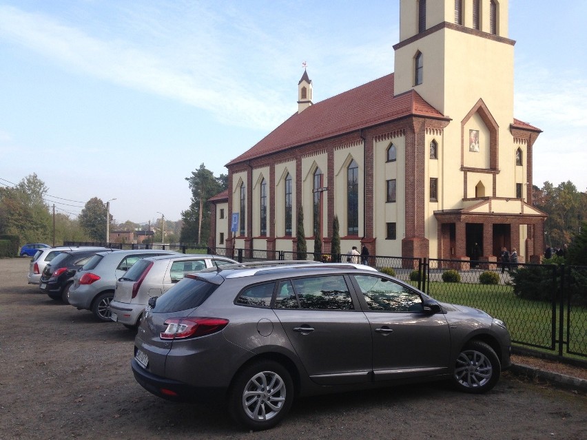 Wszystkich Świętych w Jaśkowicach: Mieszkańcy pamiętają o Patrycji i jej córeczce