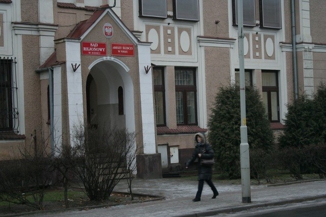 We wtorek nad drzwiami sądu w Nisku wisiały jeszcze tabliczki ze starą nazwą.