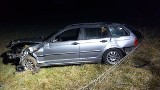 Wypadek w Kamiance. Kierowca bmw uderzył w przepust wodny, a następnie w betonowy słup