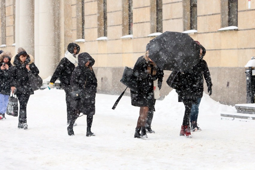 Lublin walczy ze śniegiem. Weekendowa akcja zimowego utrzymania miasta kosztowała 1,2 mln zł