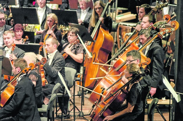 Orkiestra słupskiej filharmonii i soliści w sylwestrowy wieczór przypomną największe hity operetkowe i musicalowe.