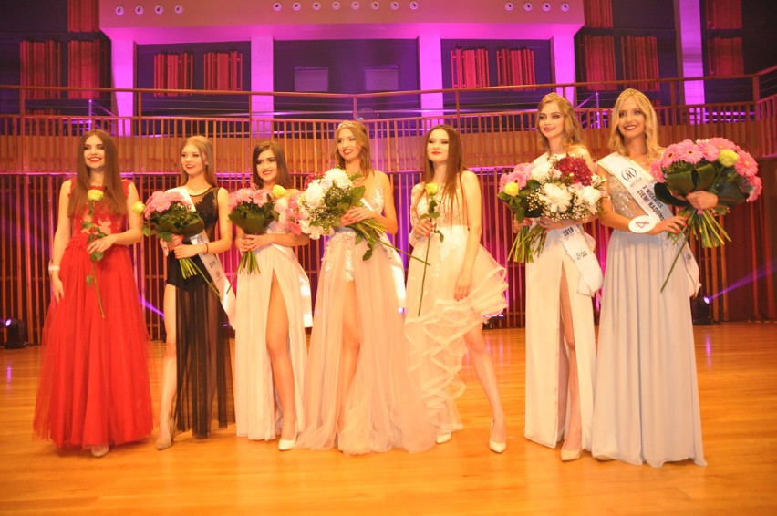 Miss Ziemi Radomskiej 2019. Kinga Malmon nową królową. Martyna Rydzewska pierwszą, Anna Kozłowska drugą Wicemiss