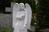Dzień wszystkich Świętych 2021. Msze na kilkudziesięciu cmentarzach w regionie. Sprawdź, o której godzinie będzie odprawiona msza 