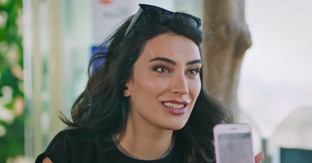 Gözde Gürkan w serialu "Dziedzictwo" wciela się w rolę Begüm.Przejdź dalej i zobacz, jak turecka aktorka wygląda na co dzień >>>