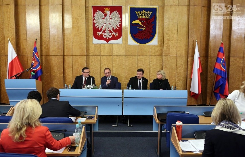 Nowy stadion w Szczecinie? 15 tys. podpisów, a radni nic